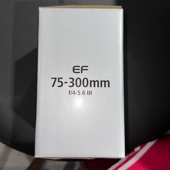 Canon zoom lens EF 75-300mm f/4-5.6 lll - Picture 3 of 4